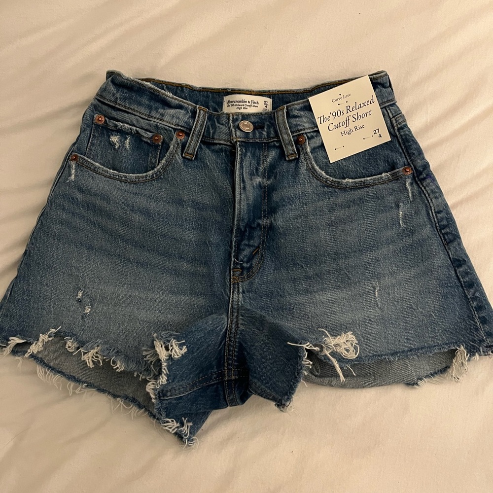 Abercrombie and Fitch 90’s Relaxed Cutoff Shorts, size: 27